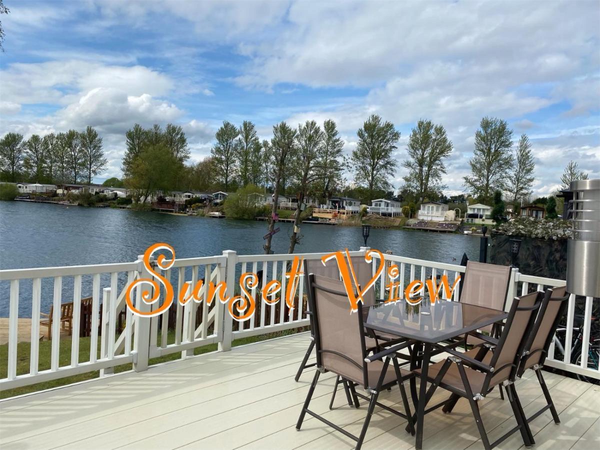 Tattershall Lakes Sunset View Caravan Lakeside, Hot Tub, Garden, Private Fishing Peg & Wifi Exterior foto